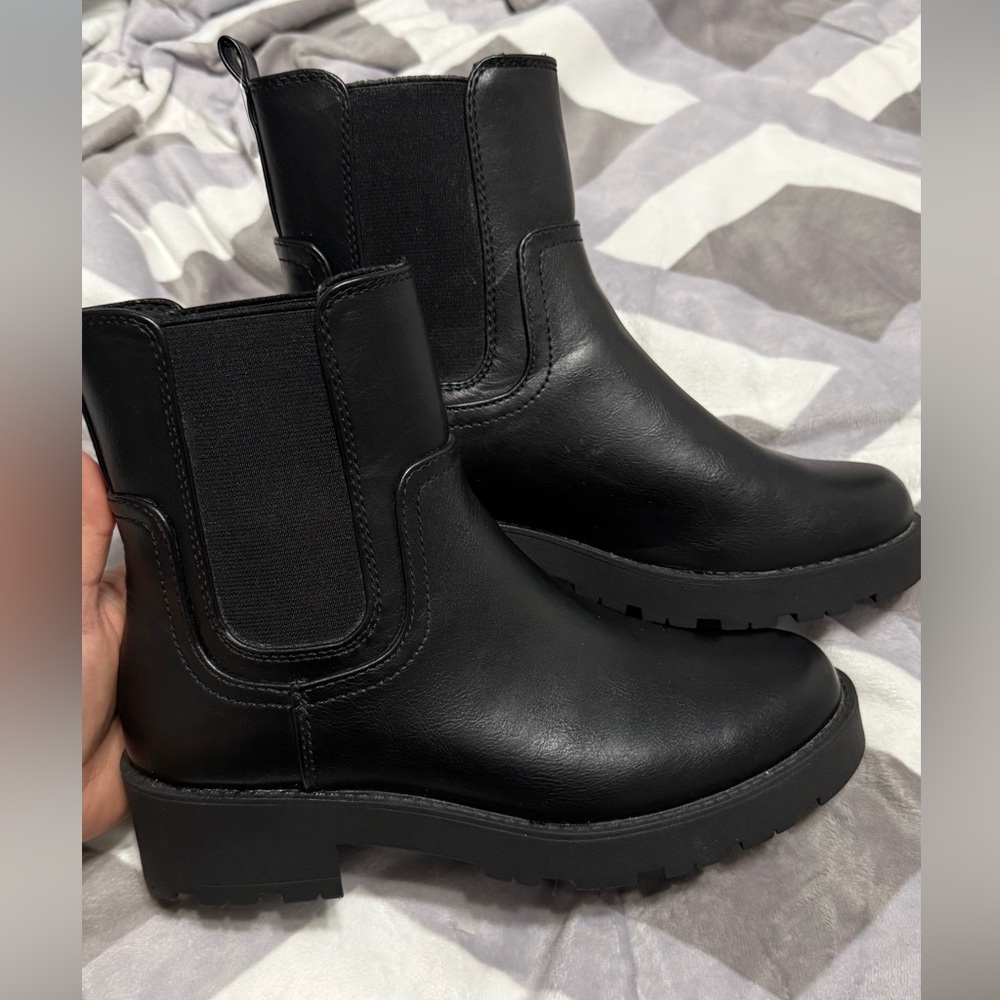 ❌ SOLD❌Old Navy Black Ankle Booties